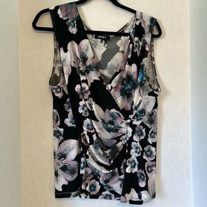 Nice blouse, never needs ironing, very comfortable.